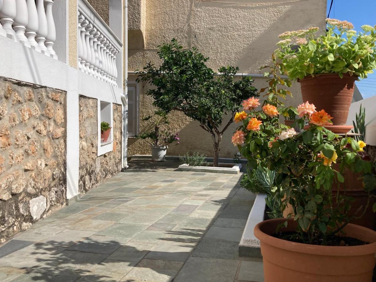 Olga'S Place Spetses Town Ngoại thất bức ảnh